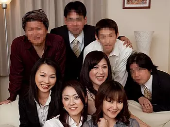 【婚活熟女の乱れっぷり】40代50代の美魔女たちがチ○ポにまたがり本気セックス！リアルな婚活の裏側！