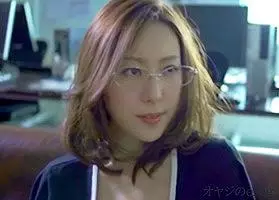 年上の女上司！年下の部下が思いを寄せる清楚な人妻上司と出張先でベットに無理やり押し倒し･･･