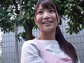 ＜素人保母さん＞巨乳で優しい保育士のお姉さんが童貞君のわがままチ○ポに跨り献身的に騎乗位筆おろし