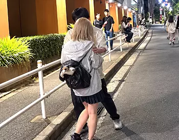 【トー横少女】&rdquo;家出中なんでしょ？ｗ一緒にウチに行こ！&rdquo;プチ家出してるJKを見つけたので連れ込んでオナホ化される