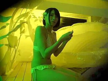 《素人ナンパ企画》「イケメンからのナンパは喜んで♡」ナイトプールでビキニ美少女を口説きまくって即ハメ♪