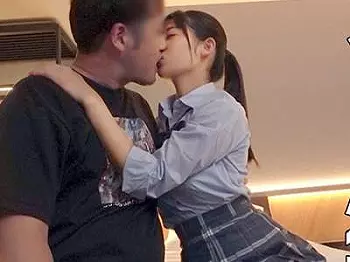 【美人&times;素人】ポニテJKが彼氏とイチャイチャのエロ・セックス！トイレで痴女りご奉仕フェラ！頑張る杭打ちっくす！