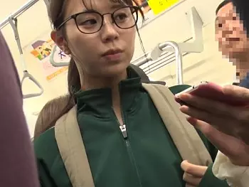 『なんで私なんかが痴漢に&hellip;！？』地味なオタク系女子大生が初めての痴漢でイカされまくって言いなりになるまで