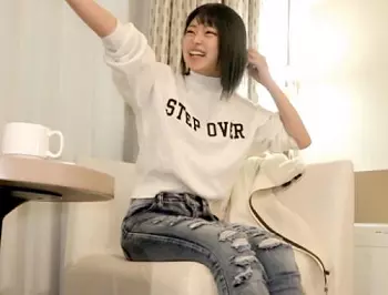 桃尻美少女ギャル生ハメはめ撮り！パパ活や兄活でお小遣いを稼いでいる、貧乳スレンダーボディの「はるかちゃん 20歳」