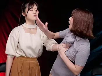 【キャットファイト】敗者は屈辱の顔面小便ぶっかけ！共演絶対NG女優がガチでしばき合いをするカオス企画wwww