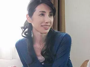 【母子家庭】53歳の美熟女な母親が発情中！オナニーにふけっているお母さんを覗き見してしまう息子！親子の一線を・・・