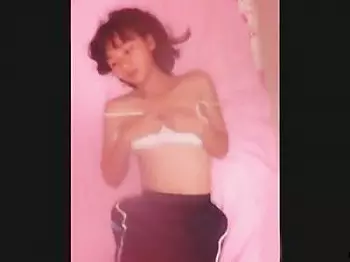 《個人撮影/中学生/流出》「イックぅーーーっ!!!」ロリ美少女JC彼女が彼氏に送った自撮りオナニー動画が無許可で投稿モノ