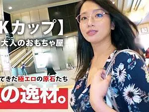 【SEXの逸材】想像を絶するKカップの神おっぱい登場！！アダルトショップ勤務の生粋のスケベ女がその凄テクを披露する！！