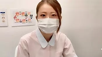 【パンチラ】想像よりはるかにエロかった&hellip;美容クリニックで担当のお姉さんの白衣の下の絶景はチンポビンビンになるエロさ