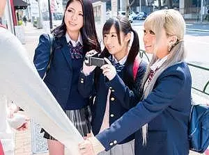 あなたの童貞喪失ビデオを私たちが撮影します！ ギャルビッチJKたちに筆下ろし