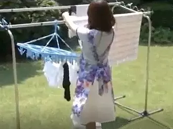 ＜人妻NTR＞油断する母親の隣で娘に睡眠薬投与！昏睡状態のロリ巨乳と三十路の美熟女を同時に輪姦乱交の集団レイプ＜ドラマ＞