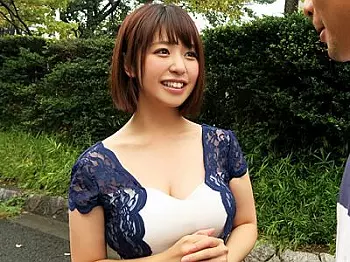 身体中からエロがギラギラあふれている巨乳のおねえさんがニタニタしてオチンチンを誘惑しているんだ！