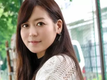 【不仲に悩む人妻】夫との関係修復を諦め別の男とベロチューする美熟女！手マンやクンニで喘がせフェラしてもらい&hellip;【エロ動画】