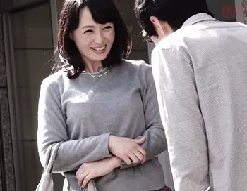 美顔と美乳と感度の高い奥さんの浮気！ホテルで年下男に入念に弄ばれて性欲解消