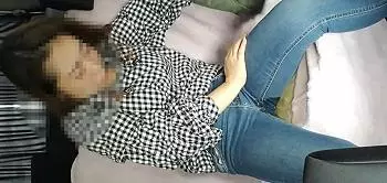 人妻たちが室内で我慢できずにオシッコを漏らす姿が素敵w
