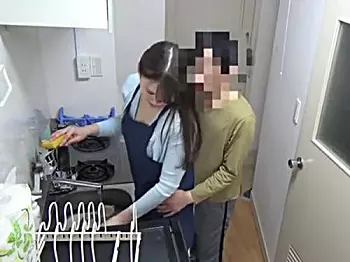 ★働く主婦・おばさんレンタル・セクハラ★『近くないですか！？』一人暮らし若者宅で背後から密着されるレンタルおばさんデスョ